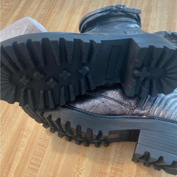 DKNY Womens Silver Basia Round Toe Block Heel Boots NWOT size 6M. - Picture 6 of 10